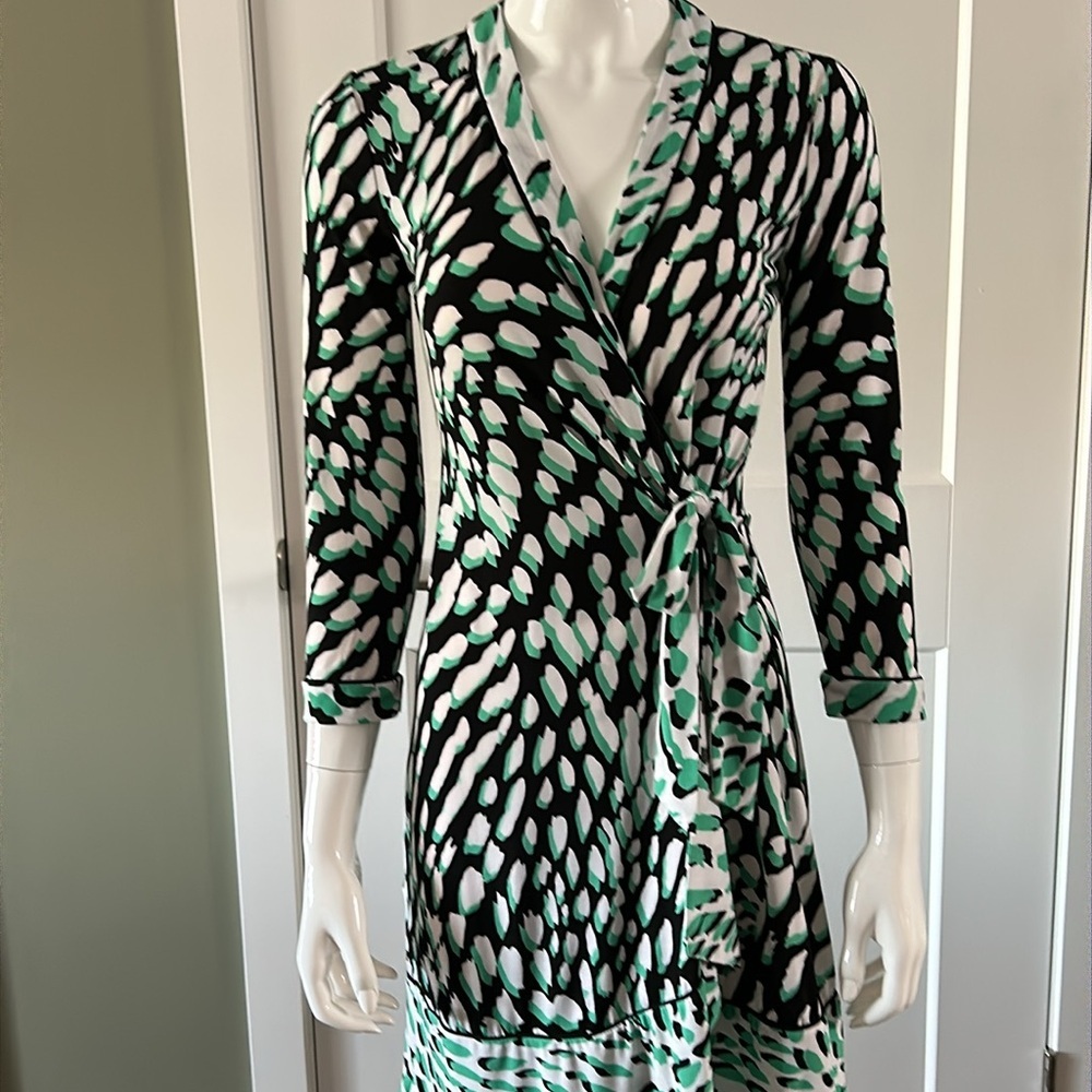BCBGMAXAZRIA Adele Wrap dress - Picture 11 of 14